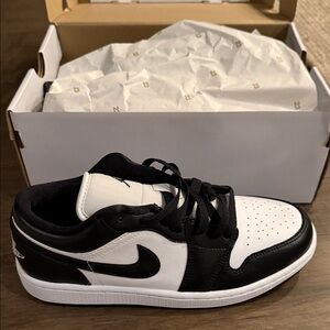Nike WMNS AIR JORDAN 1 LOW Monochrome Low-Top Sneakers